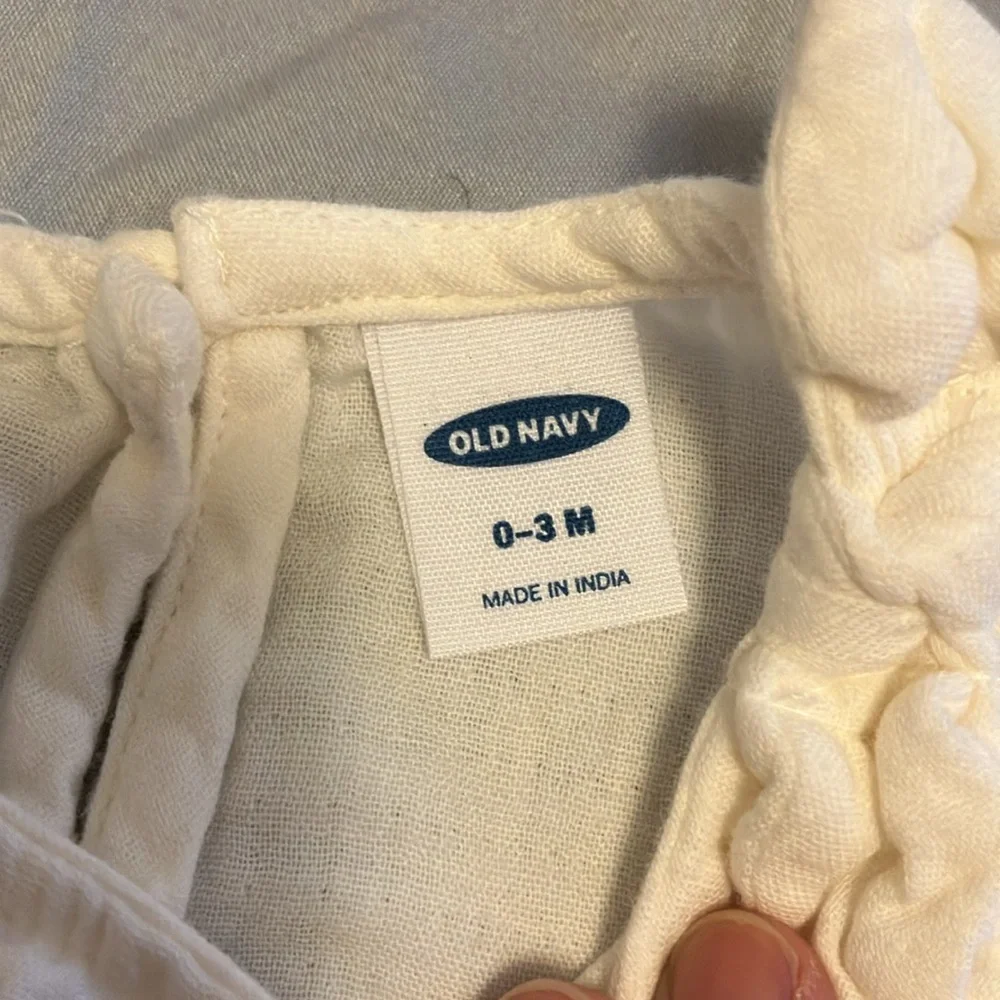 🌸  3/$15 Bundle of baby clothes - Picture 4 of 17